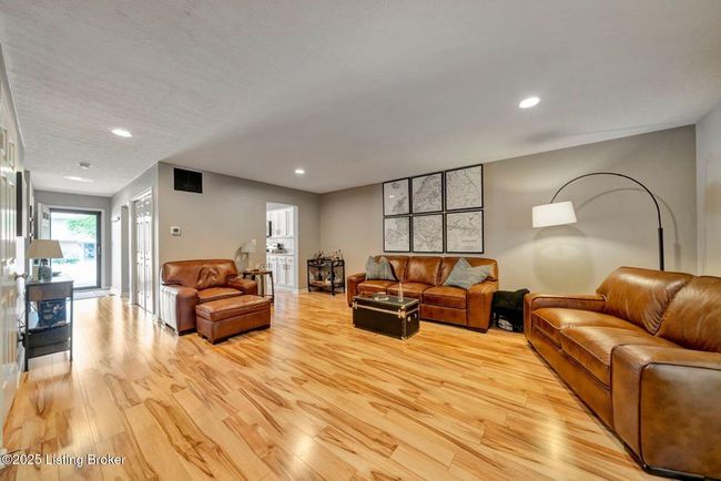 5503 Forest Lake Dr, Condo with 2 bedrooms, 3 bathrooms and null parking in Prospect KY | Image 10