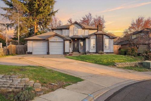 2358 Asher Dr, Medford, OR, 97504-2157 | Card Image
