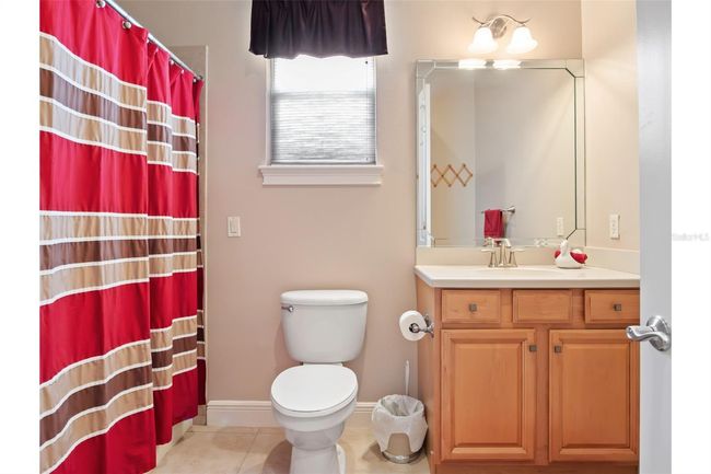 Upstairs bathroom | Image 16