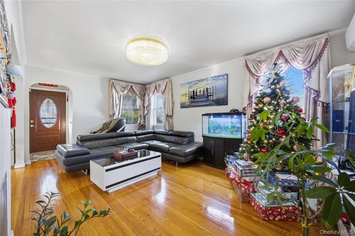 32 Clearview Expy, Bayside, NY, 11361 | Card Image