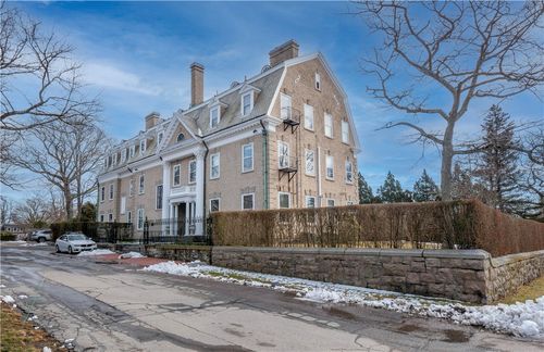apt-7-1 Oakwood Ter, Newport, RI, 02840-3376 | Card Image