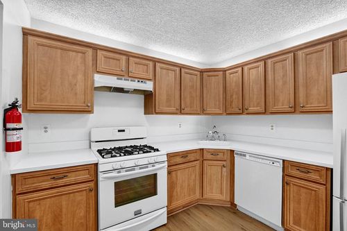 61 Aspen Ct, HAMILTON, NJ, 08619-4605 | Card Image