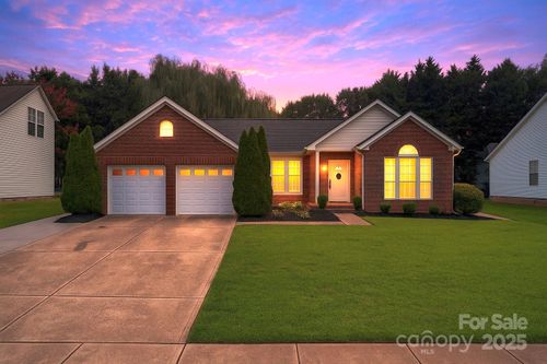 2703 Yarrow Rd, Charlotte, NC, 28213-9258 | Card Image