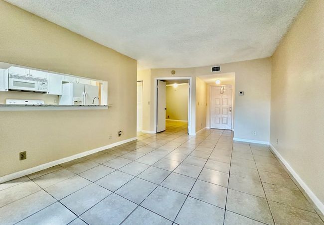 APT-818 - 9833 Westview Dr, Condo with 2 bedrooms, 2 bathrooms and null parking in Coral Springs FL | Image 6