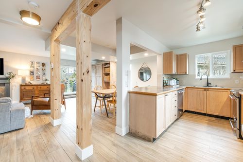 22-41449 Government Rd, Squamish, BC, V8B0G4 | Card Image