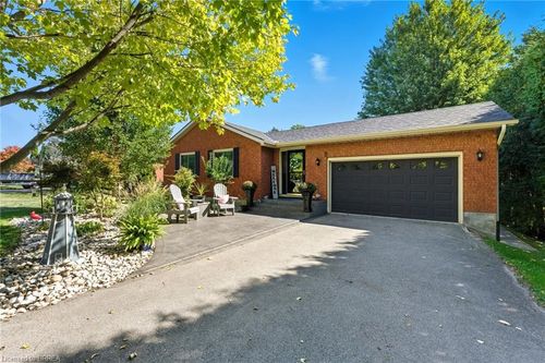 8 First St, Mount Pleasant, ON, N0E1K0 | Card Image