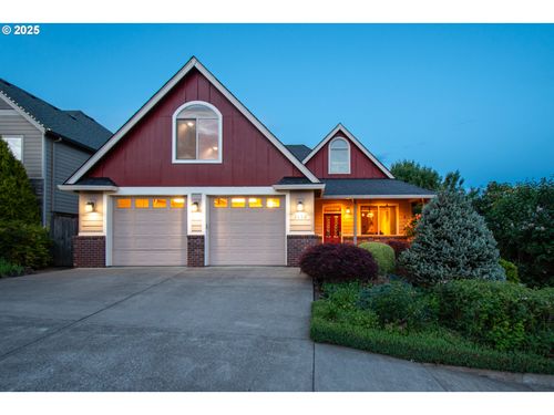 2002 35th St, Washougal, WA, 98671-2682 | Card Image