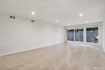 102 - 5290 Broadway Terrace, Condo with 2 bedrooms, 2 bathrooms and 1 parking in Oakland CA | Image 2