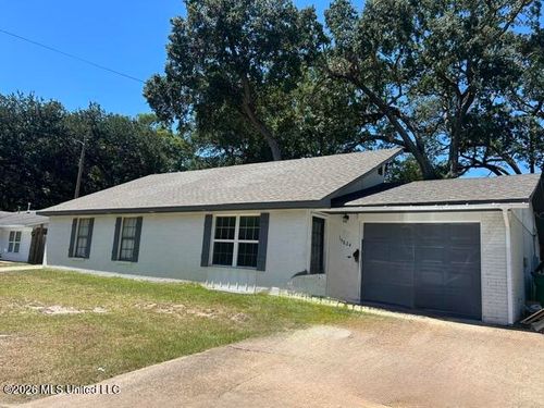 15824 Big Ridge Rd, Biloxi, MS, 39532-2751 | Card Image