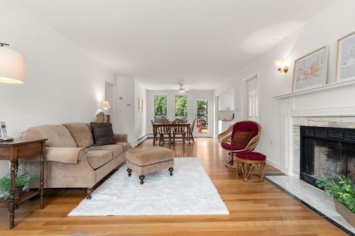 69-69 Hartford St, Newton, MA, 02461-1540 | Card Image