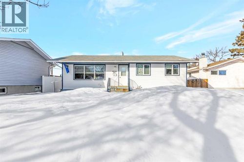 4604 56 Ave, Lloydminster, AB, T9V0Z4 | Card Image