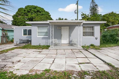 621 50th St, West Palm Beach, FL, 33407-2833 | Card Image