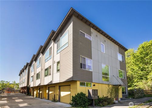 2705 S Charlestown St, Seattle, WA, 98108-5166 | Card Image