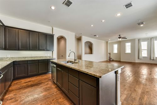 apt-404-4111 Rawlins St, Dallas, TX, 75219-3696 | Card Image