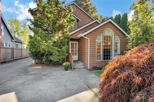 12562 17th Avenue Ne, Seattle, WA, 98125 | Card Image