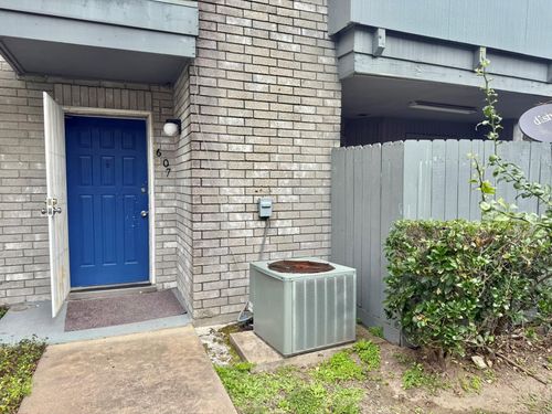 apt-607-9797 Leawood Blvd, Houston, TX, 77099-2666 | Card Image