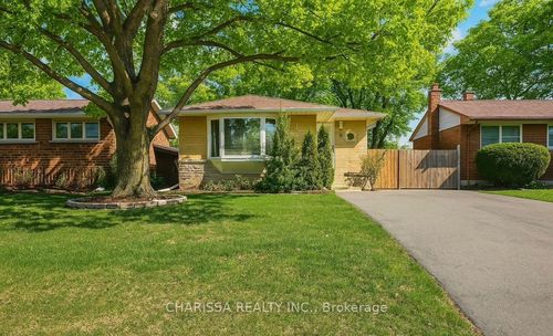 lower-37 Kingslea Dr, Hamilton, ON, L8T3Z8 | Card Image