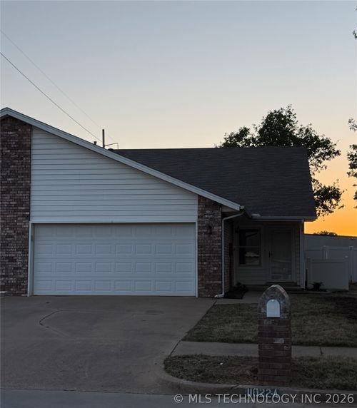 11022 S 85th East Ave, Tulsa, OK, 74133-7382 | Card Image