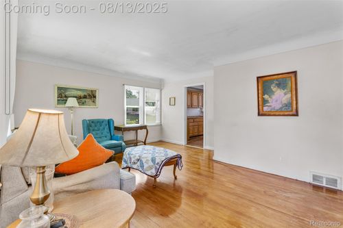 9077 Hugh St, Livonia, MI, 48150-4011 | Card Image