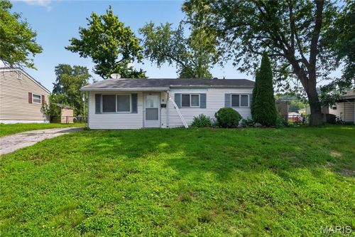 835 Lexington Park, Florissant, MO, 63031 | Card Image