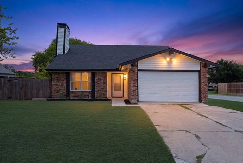506 E Springdale Ln, Grand Prairie, TX, 75052-5252 | Card Image