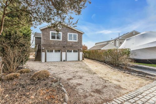 7 Springville Cir, Hampton Bays, NY, 11946-3316 | Card Image
