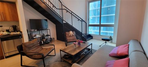 apt-1004-300 S Biscayne Blvd, Miami, FL, 33131-5359 | Card Image