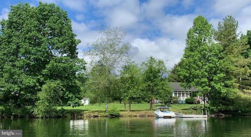 32 Shore Dr, Tunkhannock, PA, 18657-7925 | Card Image