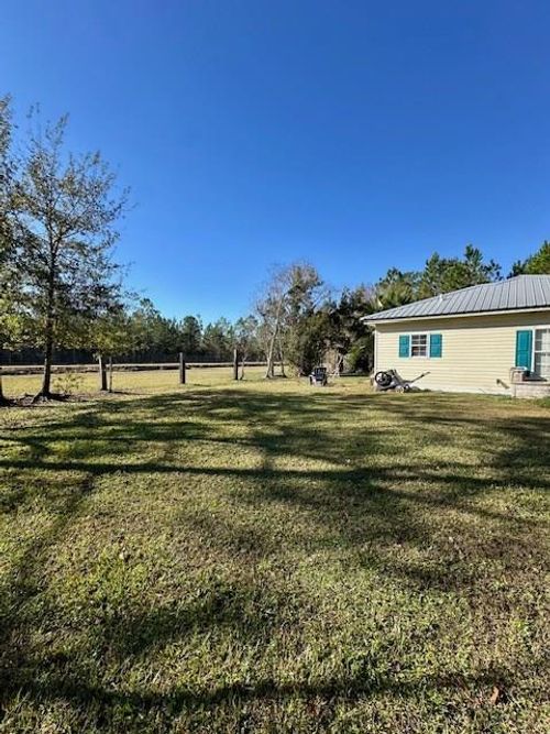 303 Angela Ct, Wewahitchka, FL, 32465-5256 | Card Image