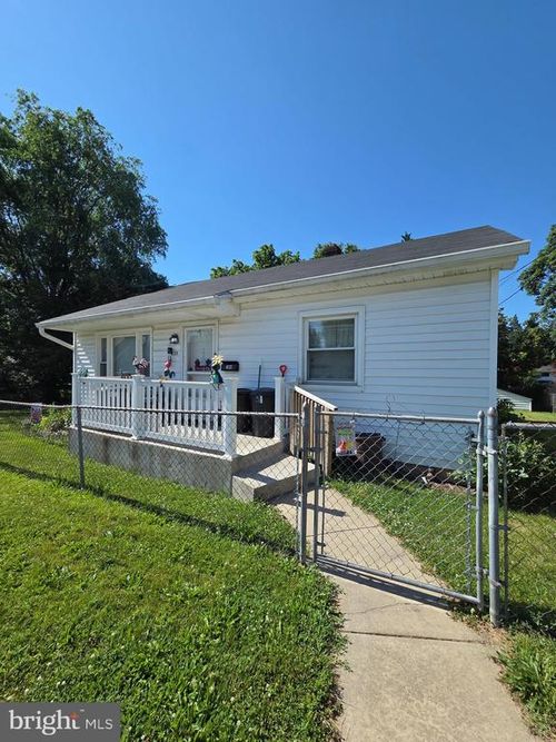 623 Silver Ln, MARTINSBURG, WV, 25401-5776 | Card Image