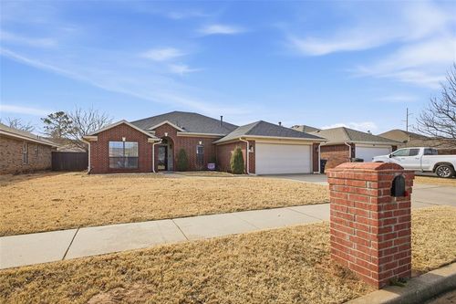 140 Se 26th St, Moore, OK, 73160-6257 | Card Image