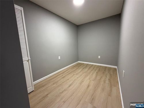 9066 Palisade Plz, Cliffside Park, NJ, 07010-1036 | Card Image