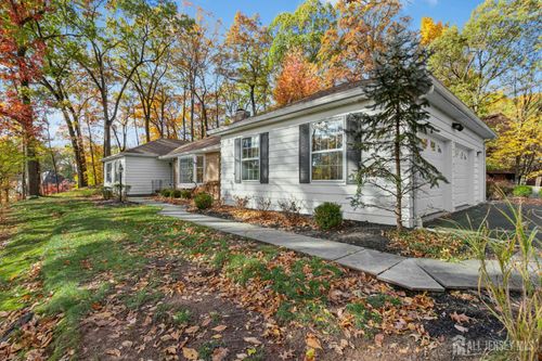 19 Ravenswood Ln, Scotch Plains, NJ, 07076-3321 | Card Image