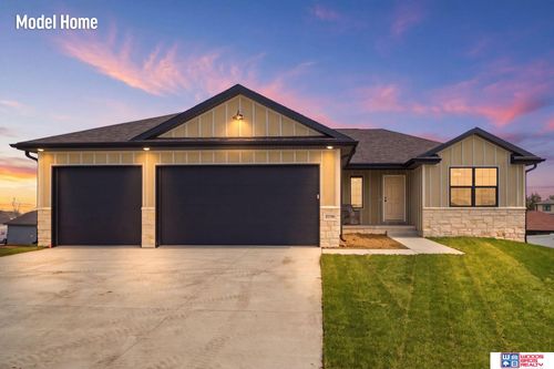 2736 Kinzie Cir, Lincoln, NE, 68507-1967 | Card Image