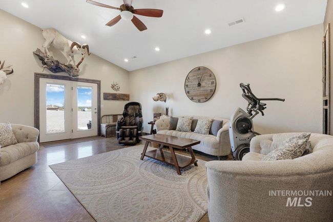 2040 E 2200 N, House other with 9 bedrooms, 6 bathrooms and 2 parking in Twin Falls ID | Image 21
