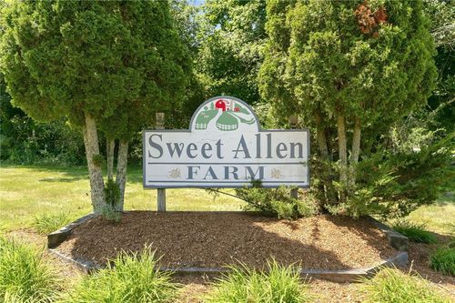 275 Sweet Allen Farm Rd, South Kingstown, RI, 02879-1457 | Card Image