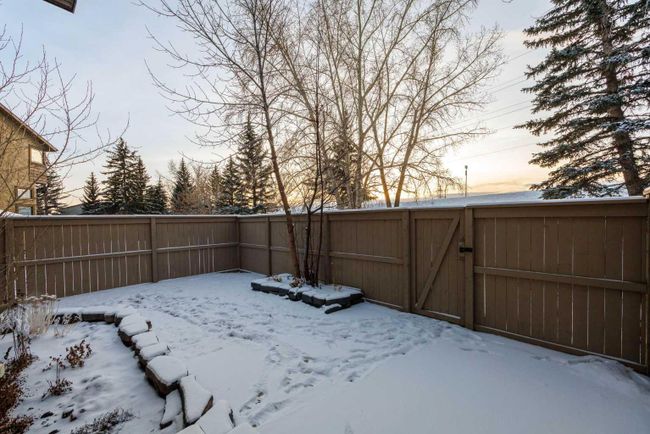 58 Glamis Gardens Sw, Home with 2 bedrooms, 2 bathrooms and 4 parking in Calgary AB | Image 32
