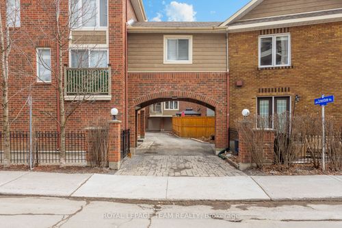 10 Cornerstone Private, Ottawa Centre, ON, K2P2N3 | Card Image