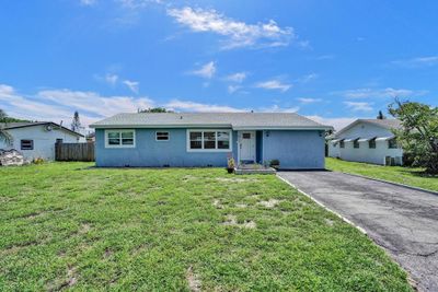 812 Minnesota St, House other with 3 bedrooms, 2 bathrooms and null parking in Lantana FL | Image 2