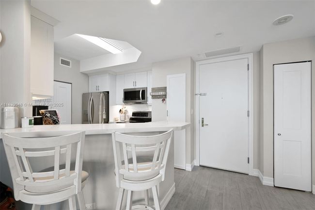 APT-1006 - 888 Brickell Key Dr, Condo with 1 bedrooms, 2 bathrooms and null parking in Miami FL | Image 6