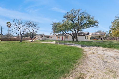 113 Crestline Dr, Pleasanton, TX, 78064-1535 | Card Image