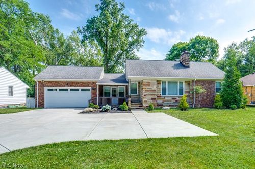 2031 W Pleasant Valley Rd, Parma, OH, 44134-6530 | Card Image