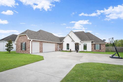 30857 Creek Valley Dr, Denham Springs, LA, 70726-1817 | Card Image