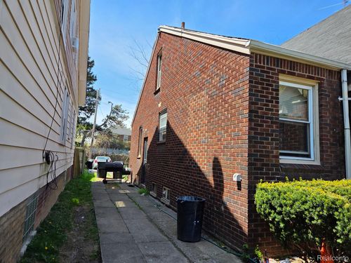 8869 Manor St, Detroit, MI, 48204-2630 | Card Image