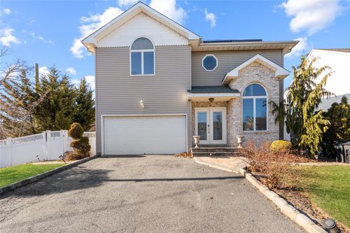 19 Howard Ct, Plainview, NY, 11803-3200 | Card Image