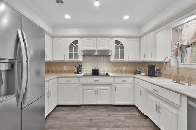 Making meals is easy with the Whirlpool 4-burner stove and stainless-steel hood. | Image 10