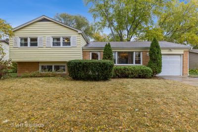 805 Coventry Lane, House other with 4 bedrooms, 2 bathrooms and 1 parking in Crystal Lake IL | Image 2