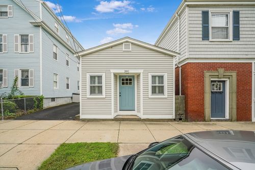 381 Wood St, Bristol, RI, 02809-2307 | Card Image