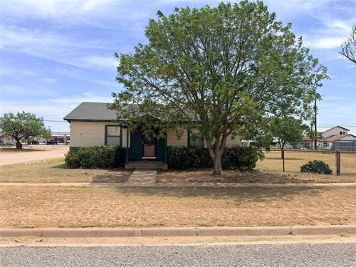 901 S Washington Ave, Aspermont, TX, 79502-2102 | Card Image