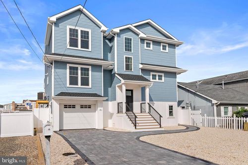 31 Phyllis Ln, MANAHAWKIN, NJ, 08050-4141 | Card Image